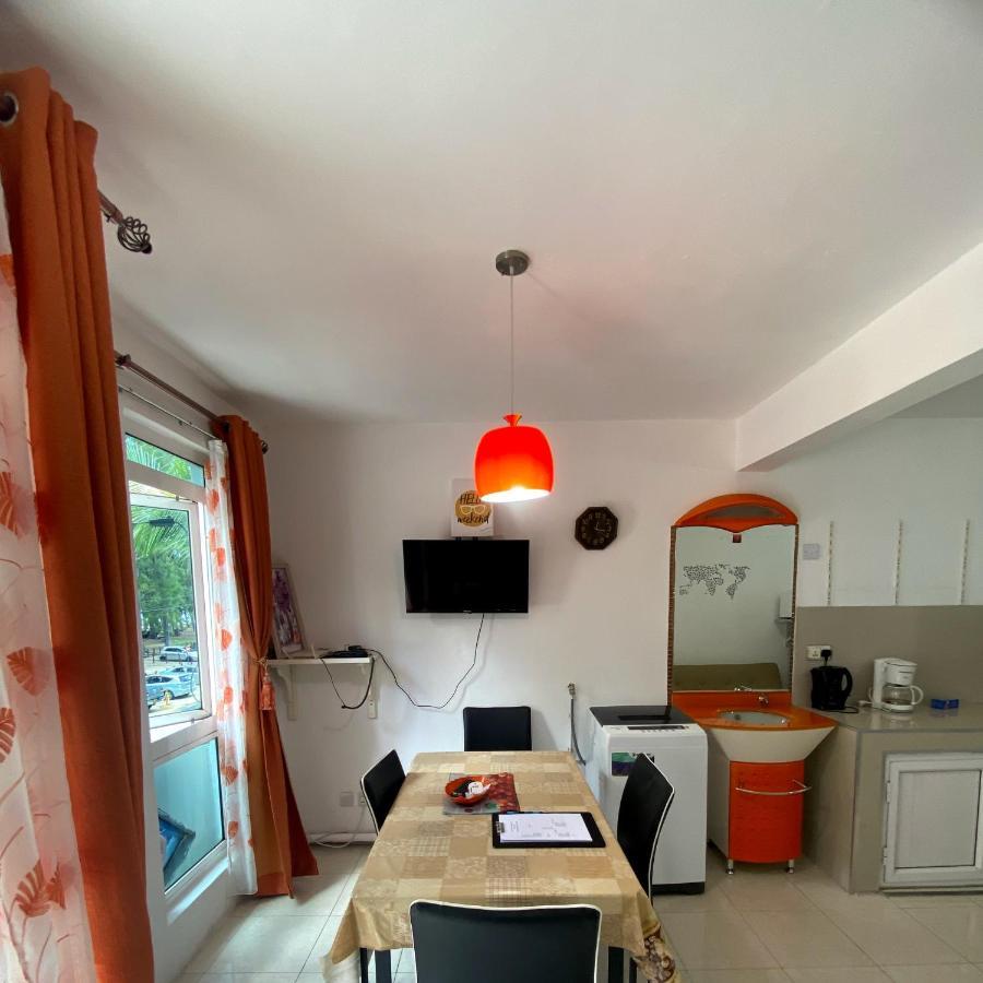 Sea Front 2 Bedrooms Apartment Flic en Flac Exterior photo
