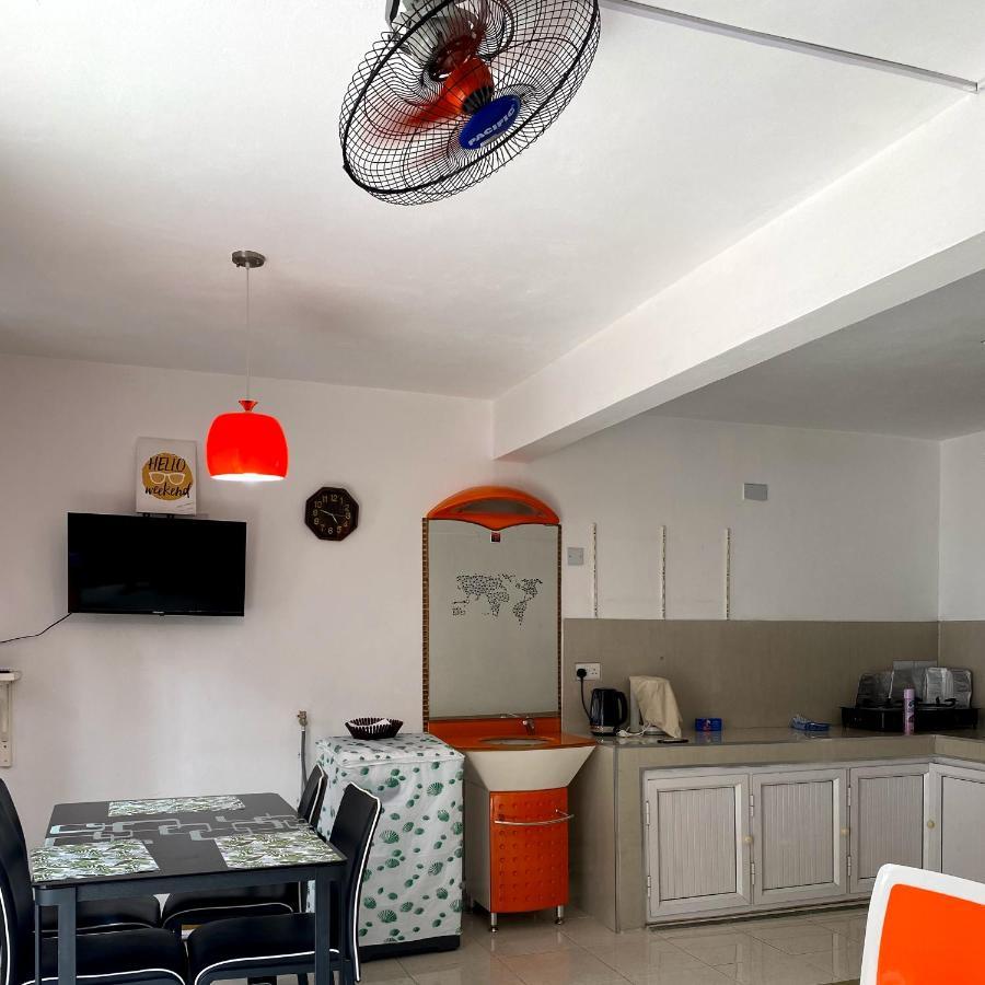 Sea Front 2 Bedrooms Apartment Flic en Flac Exterior photo